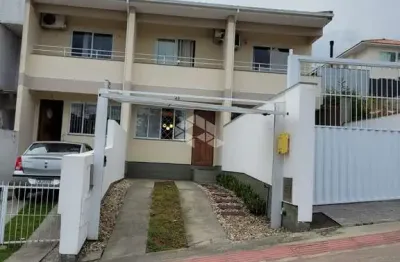 Casa sobrado sendo 2 dormitórios/ quartos c/ suíte  no bairro sertão do maruim - são josé por r$ 500.000