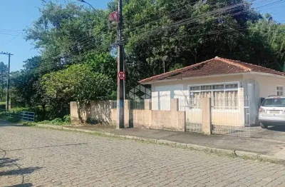 Casa com 3 dormitórios na enseada de brito - palhoça - sc no valor de r$ 392.000,00.