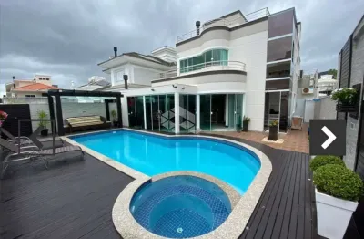 Casa com 3 dormitórios/ quartos sendo 3 suítes no bairro pedra branca em palhoça à venda por r$ 2.700.000,00.