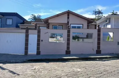 Casa com 3 dormitórios/quartos ,  no bairro são francisco - santo amaro da imperatriz com 435 m²