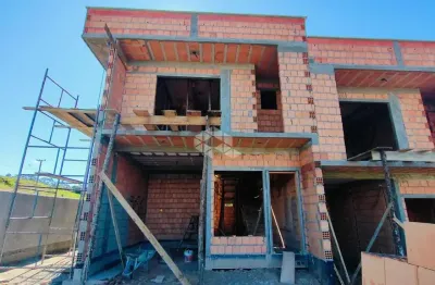 Casa sobrado com 2 dormitórios, sendo 2 suítes, 1 vaga coberta e 112m² para vender por r$ 550.000,00