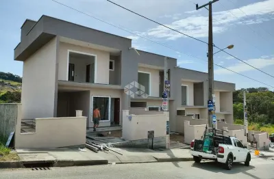 Casa sobrado com 2 dormitórios, sendo 2 suítes, 1 vaga coberta e 112m² para vender por r$ 550.000,00