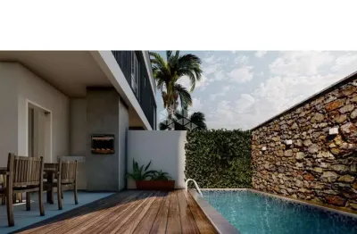 Casa sobrado com 3 suites sendo 1 master, em florianópolis sc, bairro campeche à venda por r$ 950.000,00.
