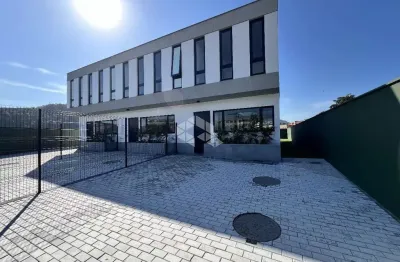 Casa sobrado com 3 dormitórios sendo 1 suíte e 2 demi - suítes no bairro ingleses norte em florianópolis - sc, à venda por r$ 1.700.000,00.