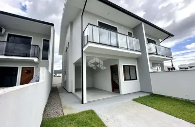 Casa sobrado com 2 dormitórios sendo 1 suíte, em forquilhas - sc à venda