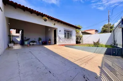 Casa com 3 quartos à venda na Rua Aristóteles de Oliveira Chueire, 86, Aragarça, Londrina por R$ 680.000