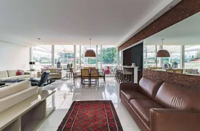 Casa com 3 quartos à venda, 300 m² por R$ 4.230.000 - Pacaembu - São Paulo/SP