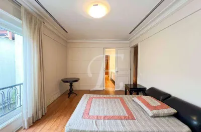 Casa  Mobiliada com varanda, 837 m² , a venda , 4 suítes, 5 vagas,  Vila Nova Conceição, a poucos passos do portão 7 do Parque Ibirapuera