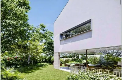 Casa a venda em condomínio fechado, 3 suítes,6 banheiros, 4 vagas, próximo ao parque do cordeiro. jardim petropólis