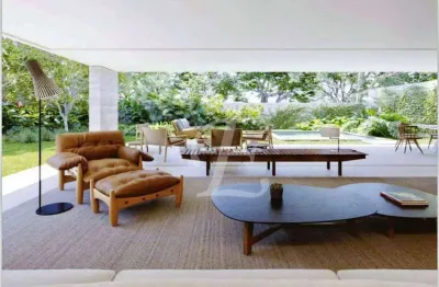 Casa a venda em condomínio fechado, 3 suítes,6 banheiros, 4 vagas, próximo ao Parque do Cordeiro. Jardim Petrópolis