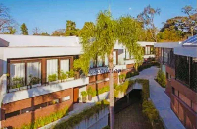 Casa a venda em condomínio fechado, 3 suítes,6 banheiros, 4 vagas, próximo ao Parque do Cordeiro. Jardim Petrópolis