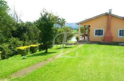 Chácara com Casa a venda, mobiliada, Piscinas, Lareira, Varanda, Churrasqueira, Canil. Portão eletrônico, no Condômino Ypeville Mairiporã/SP