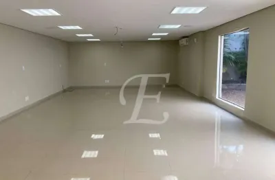 Casa térrea comercial de alto padrão totalmente com reformada para venda e locação! 478m² área construída, 528m² de terreno.