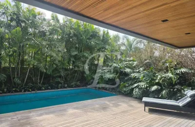 Impecável, moderna e aconchegante. totalmente reformada, com 4 suítes à venda, 582 m² por r$ 11.000.000 - alphaville - barueri/sp