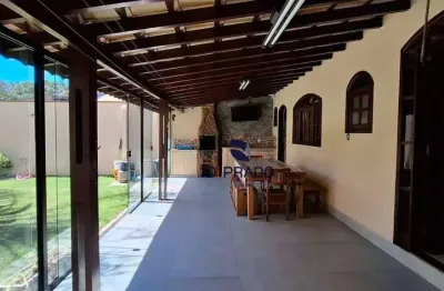 Sob sobrado: contendo  sala , cozinha, lavanderia,1 suíte master com varanda, 1 sala íntima, varanda com churrasqueira, piscina.