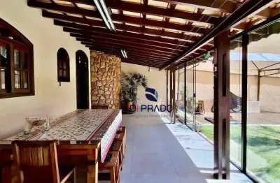 Sob sobrado: contendo  sala , cozinha, lavanderia,1 suíte master com varanda, 1 sala íntima, varanda com churrasqueira, piscina.