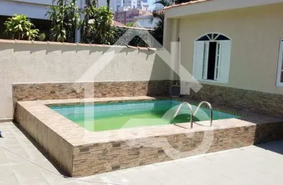 Imóvel de luxo na vila valença: casa com 3 quartos, 1 suíte, 2 salas, 3 banheiros e 3 vagas em são vicente-sp - 220m².