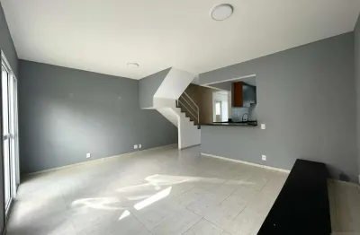 Casa em Condomínio no Bairro Planalto em São Bernardo do Campo-SP: 3 Quartos, 1 Suíte, 2 Salas, 3 Banheiros, 2 Vagas, 101m². Venha Conferir!