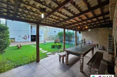 Casa com 3 dormitórios e 3 banheiros à venda, 275 m² por r$ 470.000