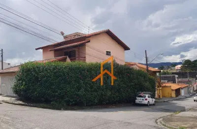 Sobrado à venda com 3 dormitórios (1 suíte master), 4 vagas na garagem, área gourmet, espaço para piscina, 3 min. do pq. da cidade em mogi das cruzes
