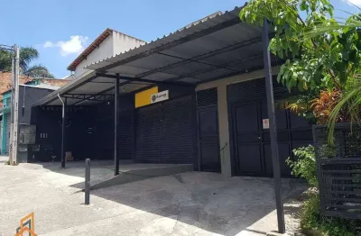 Casa a venda na av. japão, próximo ao bunkyo, com 2 salões comercias já locados.
