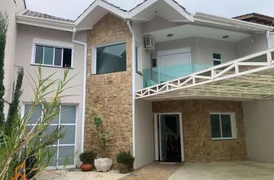 Sobrado para locação na vila oliveira, 4 dormitórios, sendo 2 suítes, 4 banheiros, 6 vagas, piscina e área gourmet por r$ 8.000,00