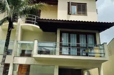 Linda casa com 3 dormitórios à venda, 300 m² por R$ 1.200.000 - Vila Oliveira - Mogi das Cruzes/SP