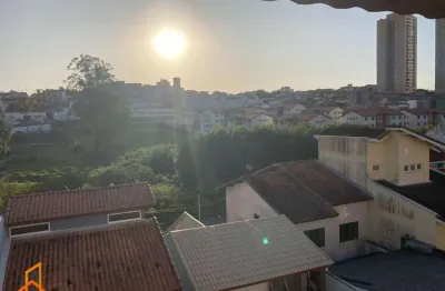 Sobrado com 3 dormitórios com armários, 01 suíte com closet e sacada, área gourmet com churrasqueira e fogão a lenha, e amplo salão com cozinha