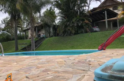 Chácara a venda distrito de Sabaúna, Mogi das cruzes-SP R$ 700.000,00  2700m² de Terreno e 380m² de área construída.