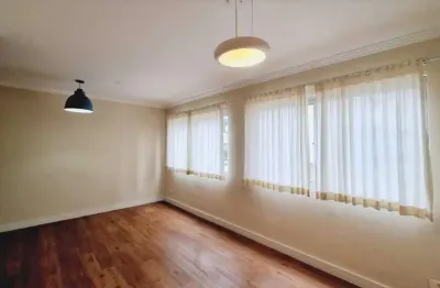 Vende excelente apartamento com 2 dormitórios em moema índios.