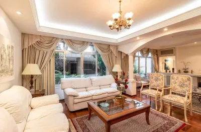 Vende ou aluga casa com 480m², 5 suítes, 6 vagas, piscina e churrasqueira, no brooklin.