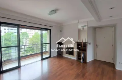 Vende apartamento de 111m², 3 dormitórios, varanda com churrasqueira e 2 vagas.