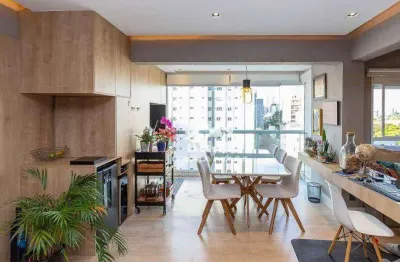Vende apartamento com 2 dormitórios, sendo 1 suíte, com 2 vagas e andar alto, com 70 m² no brooklin