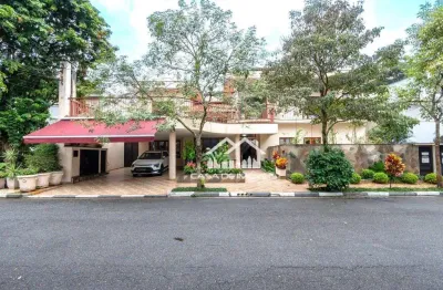 Vende mansão em condomínio fechado próximo ao portal do morumbi com 906m² de área construída.