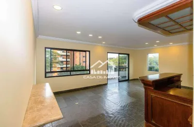 Vende apartamento com 220m², amplo, para modernização em moema.