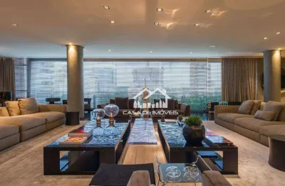 Mansão suspensa planejada por arquiteta renomada. 556m² com 4 suítes no itaim