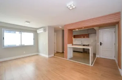 Vende lindo apartamento em moema pássaros totalmente reformado.