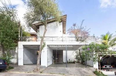 Vende casa no morumbi, em rua fechada, com 257m² e 5 dormitórios.
