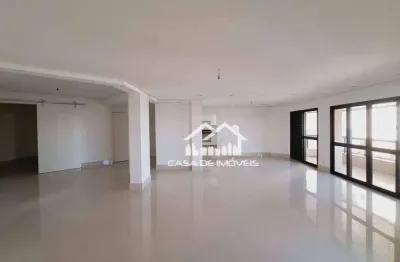 Vende apartamento com 242m², lindamente reformado, com 3 suítes, churrasqueira e 4 vagas, no morumbi.