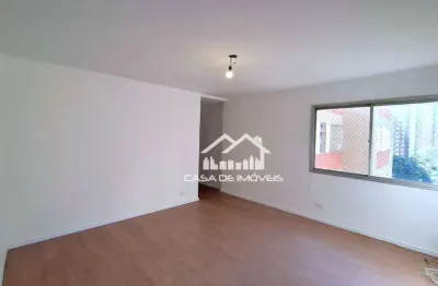 Vende apartamento para reforma, com 68m², 1 vaga e lazer, no morumbi