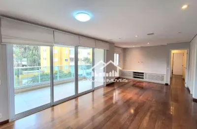 Vende apartamento com 3 suítes, varanda com churrasqueira, em condomínio clube, no panamby.