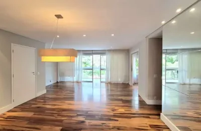 Vende lindo apartamento com 122m², planta modificada, lindo e reformado, 2 suítes, 2 vagas e lazer, na vila andrade