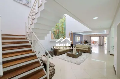 Vende casa tipo sobrado com 400m², piscina, espaço gourmet, 4 suítes e muito conforto, no planalto paulista.