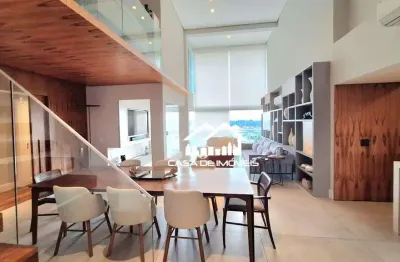 Vende apartamento com pé direito duplo, 189m², 3 suítes e lazer clube, no panamby