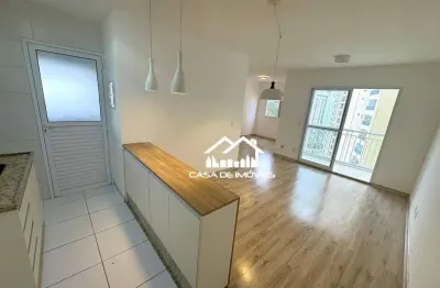 Vende apartamento de 67m², com 2 dormitórios, sendo 1 suíte, 1 vaga e varanda, na vila andrade