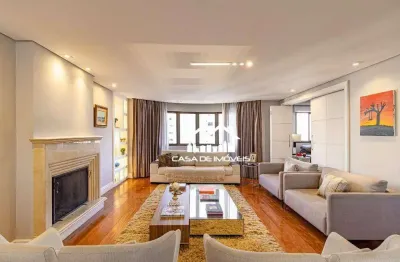 Vende apartamento de 198m², com 3 suítes, escritório e 2 vagas em moema