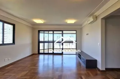 Vende ou aluga apartamento de 200m², com 4 suítes e 4 vagas, no panamby