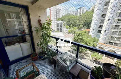 Vende apartamento de 120m², com 3 dormitórios, sendo 1 suíte, 2 vagas, lazer e varanda na Vila Andrade