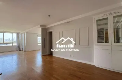Vende apartamento com 151m², 3 dormitórios, 2 suítes e 3 vagas no Panamby.