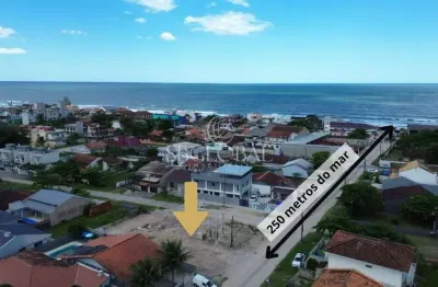 Terreno de esquina com 612m² à 250 metros da praia na barra do saí
